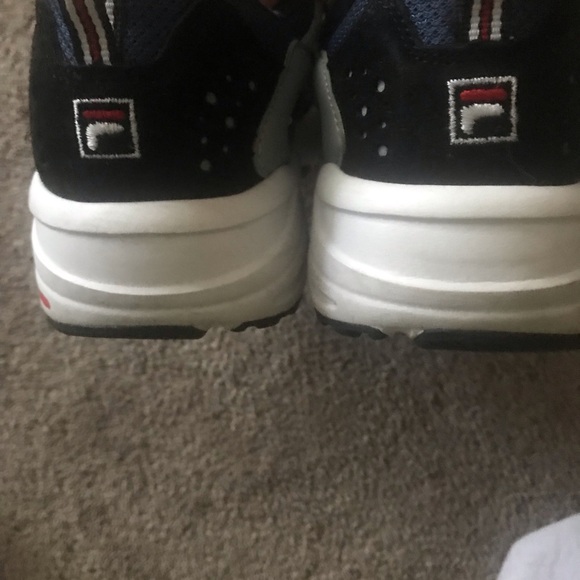 Boys FILA gymshoes gray / multiple colors size 4.5 - Picture 2 of 7